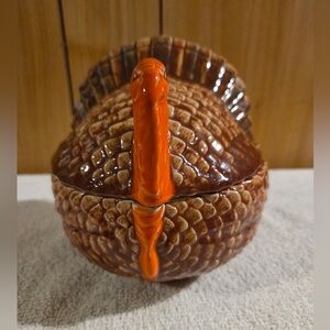 😁vintage ceramic turkey covered dish